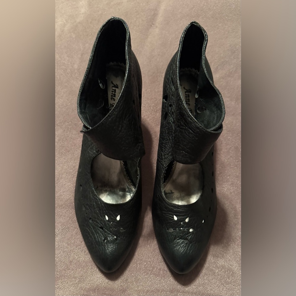 Anne Ross Black Leather Heels -size 10